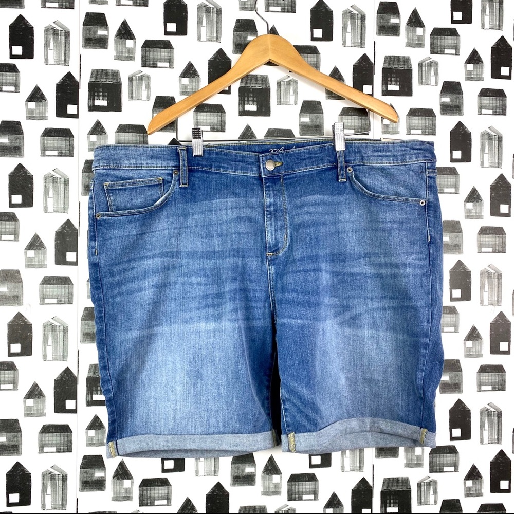 Universal Thread | NWT Bermuda Jean Shorts